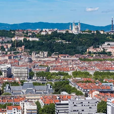 Radisson Blu Hotel, Hotel