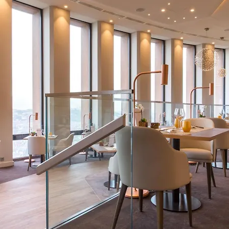 Radisson Blu Hotel, Hotel