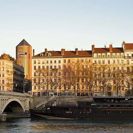 Radisson Blu Hotel, Hotel
